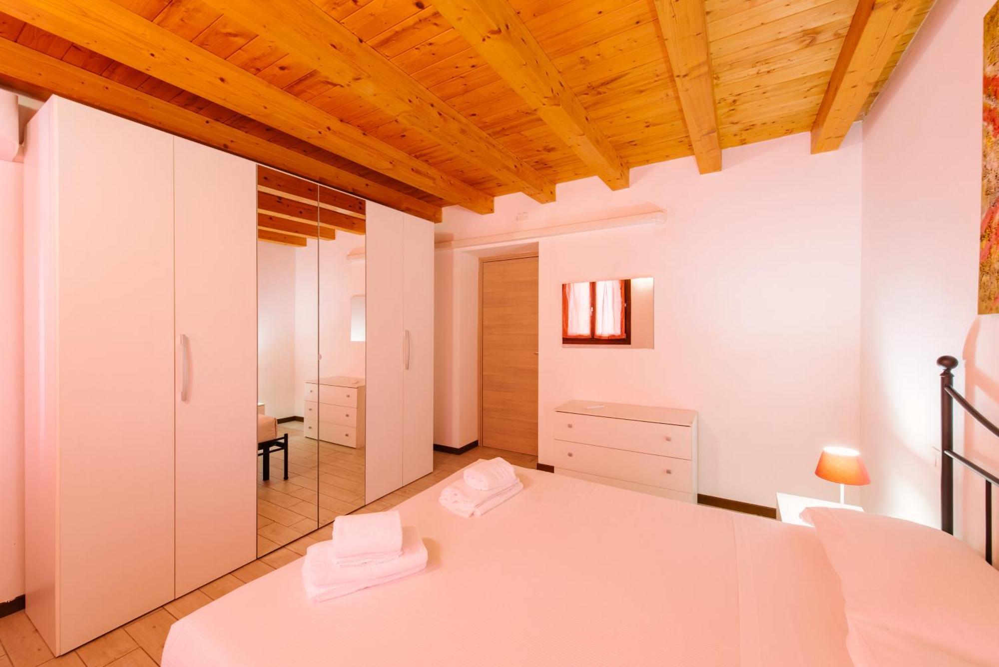 Appartamento con 2 Camere da Letto - Via Scarsellini n. 25