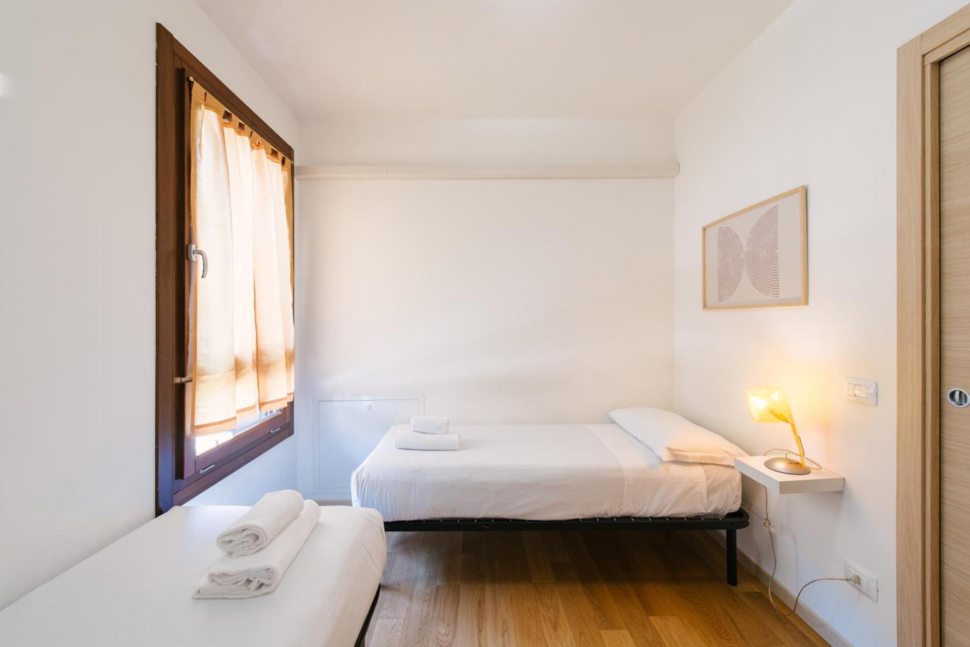 Appartamento con 2 Camere da Letto - Via Scarsellini n. 19/1