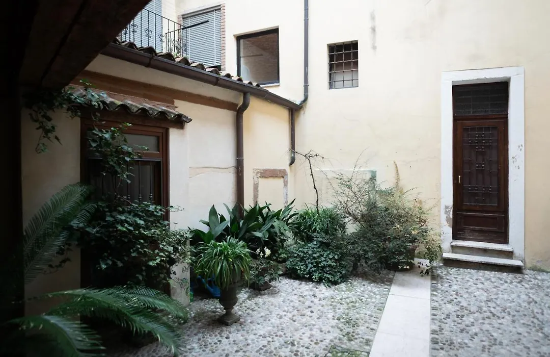 Becket Verona Flat-1