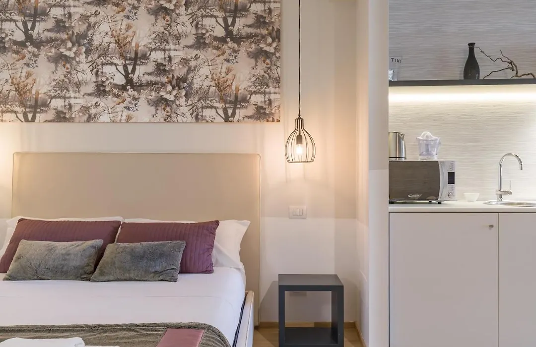 Velluto Blu Apartments & Suite By Reasy&Busy-1