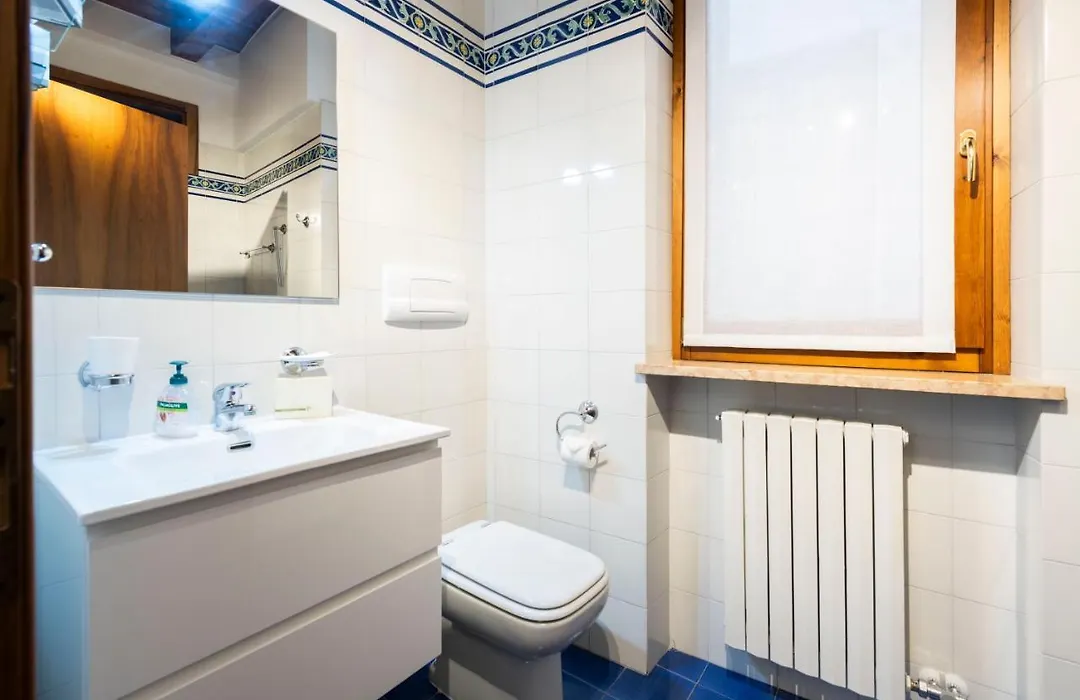 Amanti Apartment In Verona By Reasy&Busy-1