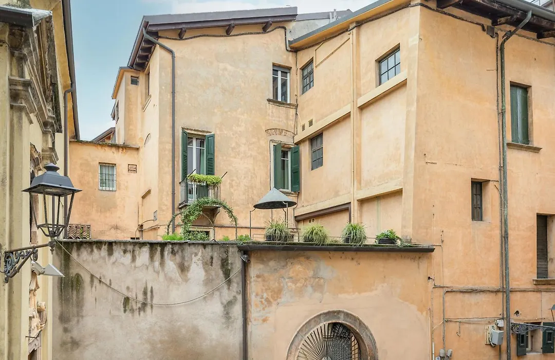 Arena Flat: Verona Centre-1