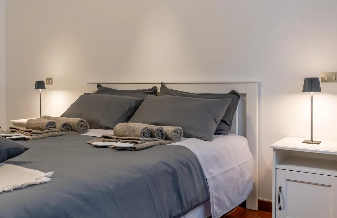 -Near Arena & Parking - Pet Friendly Historical Arena Palace-1
