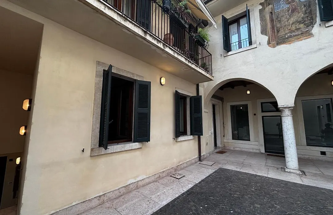 Anastasia Apartment - Piazza Erbe City Center-1