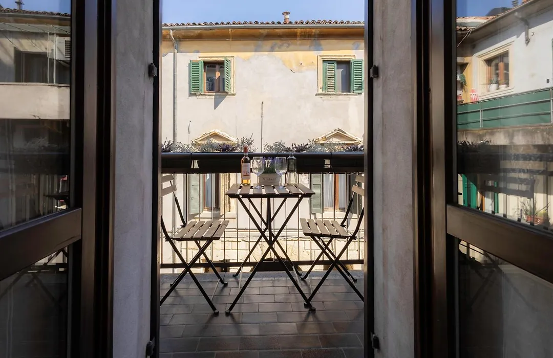 Eap Suites 2, Verona-1