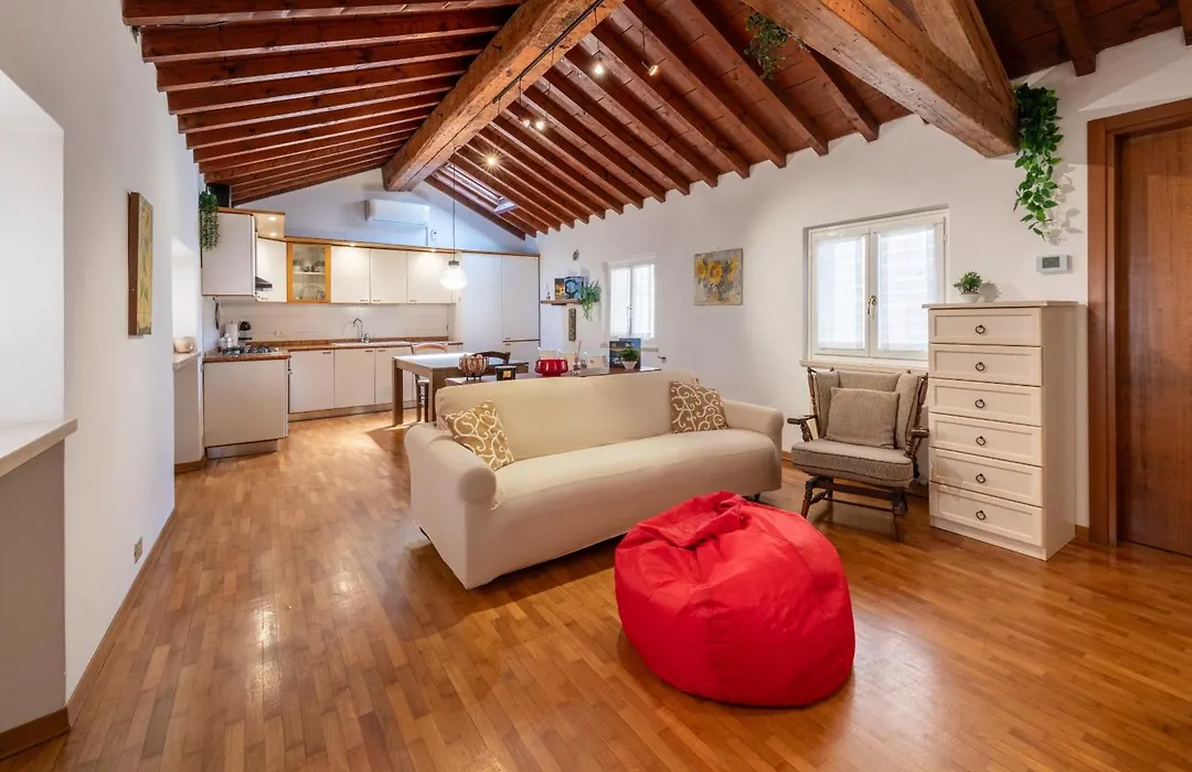 Loft Santa Anastasia - Piazza delle Erbe-1