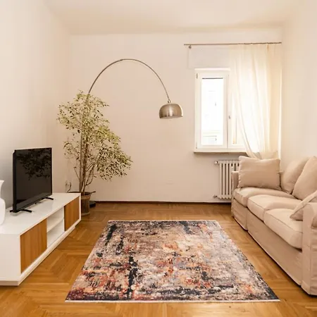 Domus Verona - Elegante residenza con affaccio su Porta Leoni-3