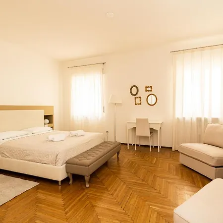 Domus Verona - Elegante residenza con affaccio su Porta Leoni-2