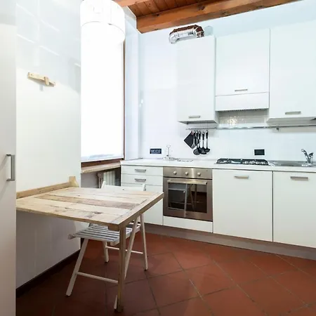 Amanti Apartment In Verona By Reasy&Busy-3