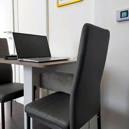 AMBRA CITY HOUSE - Parcheggio Libero, Accesso diretto, WI-FI con Streaming-2