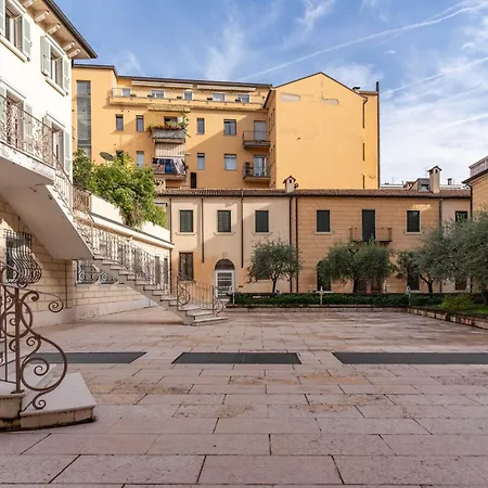 -Near Arena & Parking - Pet Friendly Historical Arena Palace-3