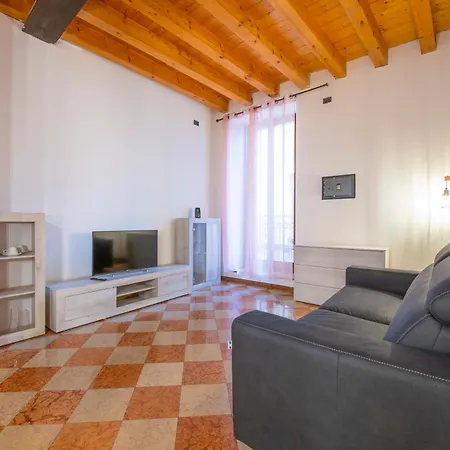 ARENA LUXURY EXPERIENCE Elegante appartamento di 78 mq in Via Mazzini, appartamento per 5 persone - WIFI VELOCE ed elegante balcone-2