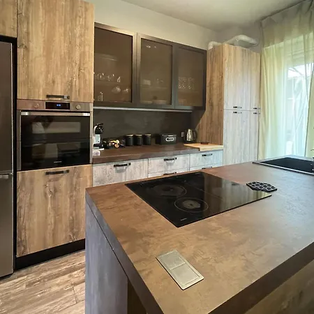 Holyday Luxury Apartment With Jacuzzi Tub-3