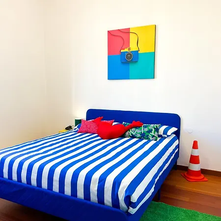 POP ART House - Parcheggio Privato-2