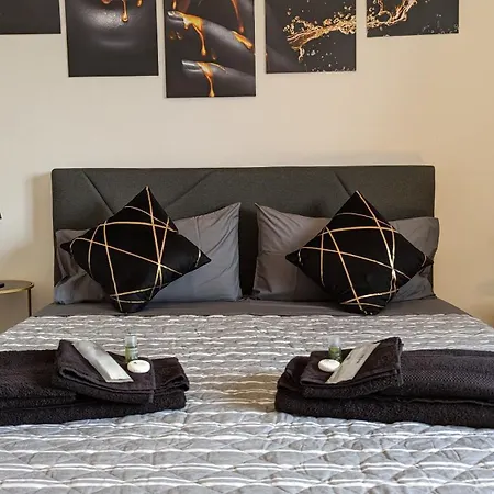 Room With Free Parking 15 Minutes Walk From Arena-3