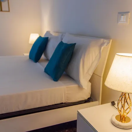 Laura Home-2