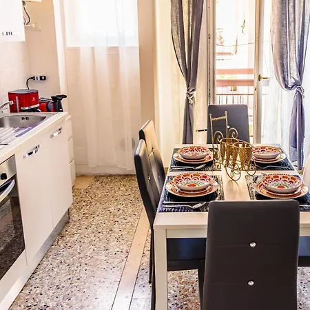 Laura Home-3