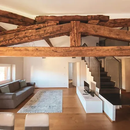 Ponte Pietra Luxury Home in Verona-3
