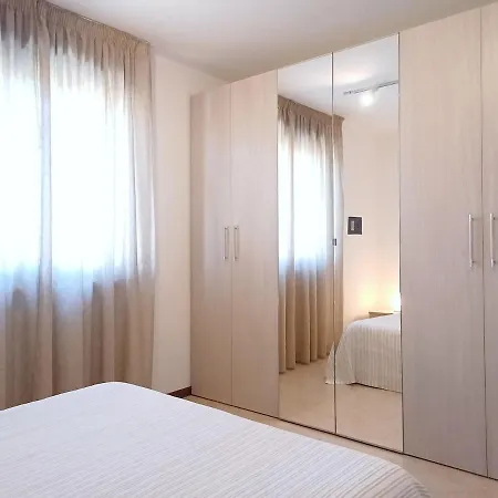 Verona Top Floor Flat & Garage-2
