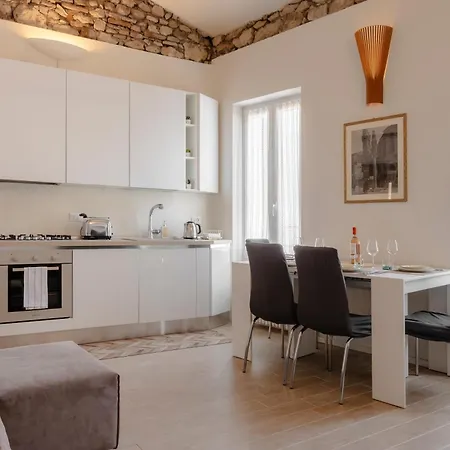 Eap Suites, Verona-2