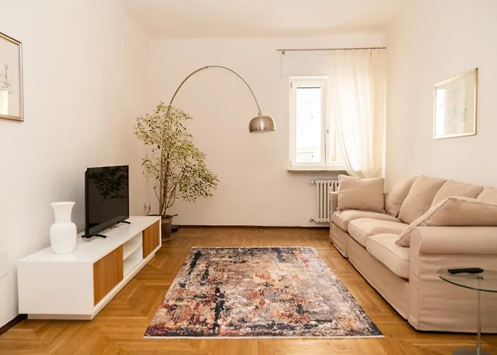 Domus Verona - Elegante residenza con affaccio su Porta Leoni
