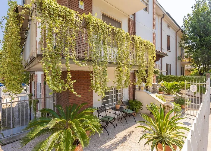Crys: Apartments, Holiday, Business, Verde Verona