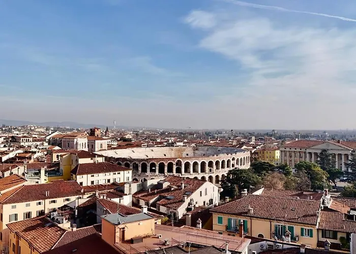 attico ARENA,200mqNETFLIX-WIFI-AIR CONDITIONING Verona