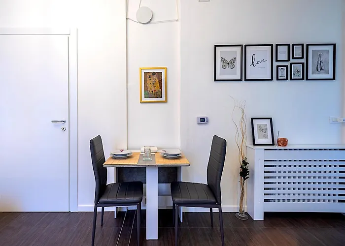 AMBRA CITY HOUSE - Parcheggio Libero, Accesso diretto, WI-FI con Streaming Verona