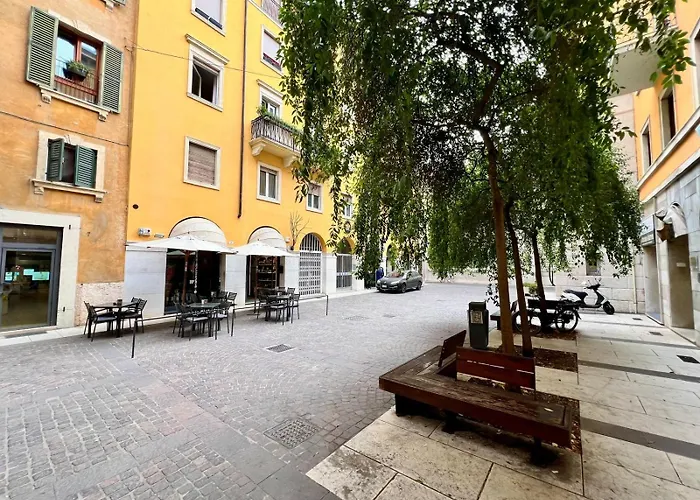 Frame Of Verona Apartments