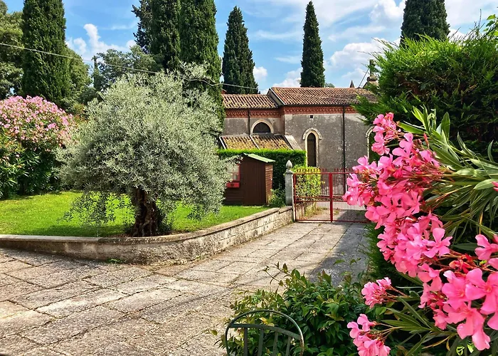 Castel Montorio - Camera Matrimoniale con Bagno in Casa Condivisa Verona