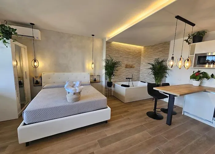 Luxury Suite, Villa Joy Verona , Exclusive Romantic Luxury Suite With Jacuzzi, Near Verona Center
