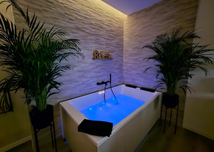 Luxury Suite, Villa Joy Verona , Exclusive Romantic Luxury Suite With Jacuzzi, Near Verona Center