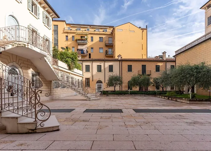 -Near Arena & Parking - Pet Friendly Historical Arena Palace Verona