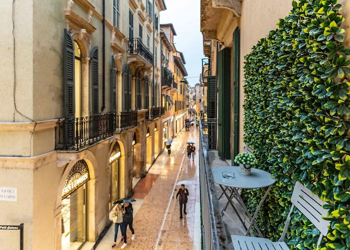 ARENA LUXURY EXPERIENCE Elegante appartamento di 78 mq in Via Mazzini, appartamento per 5 persone - WIFI VELOCE ed elegante balcone Verona