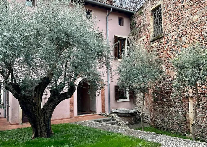 Rosso Verona Suite-Free Parking