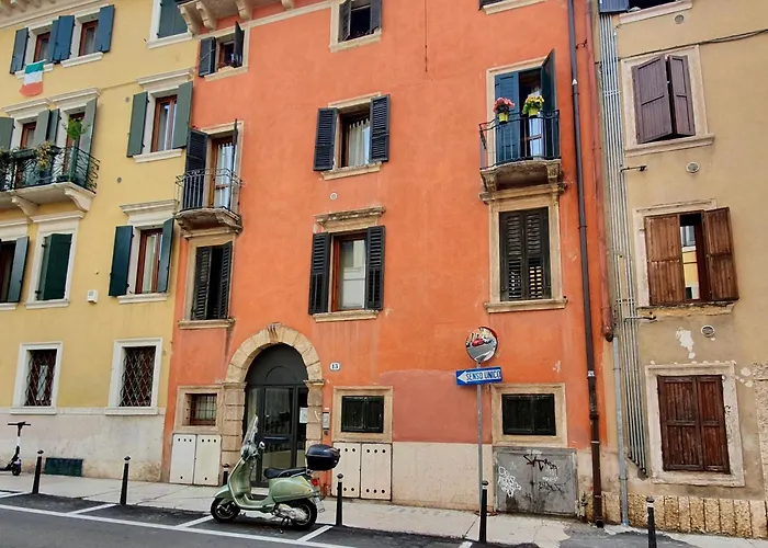 Bright, Cozy Apartment In The Heart Of Verona