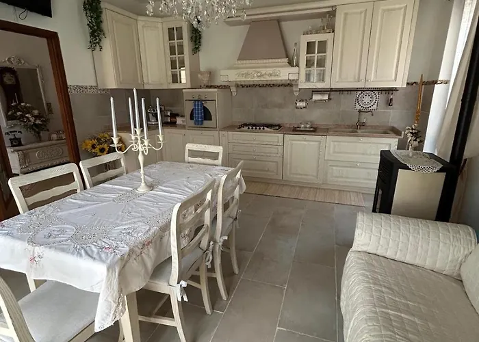 Venetian Style Apartments In Villa Verona