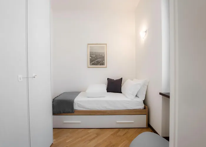 Eap Suites 2, Verona