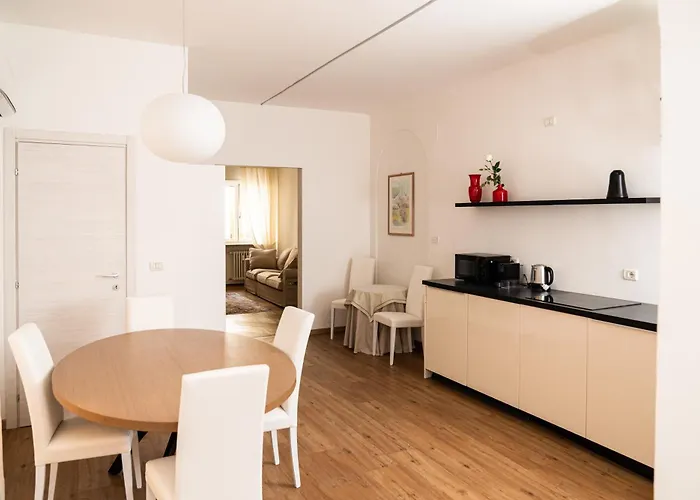 Domus Verona - Elegante residenza con affaccio su Porta Leoni