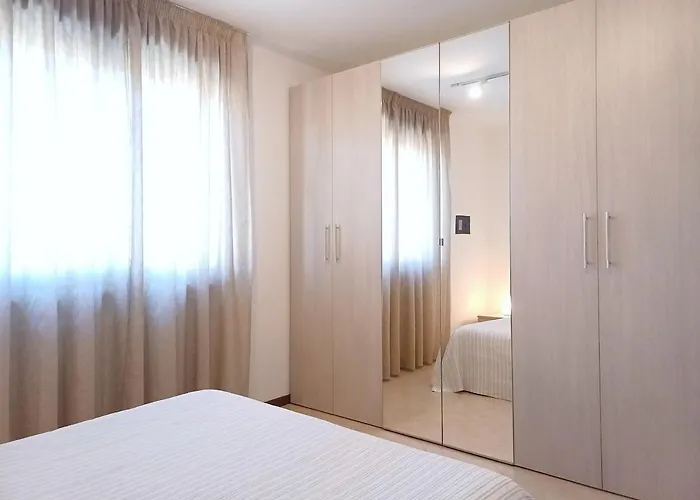 Verona Top Floor Flat & Garage