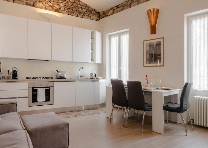 Eap Suites, Verona
