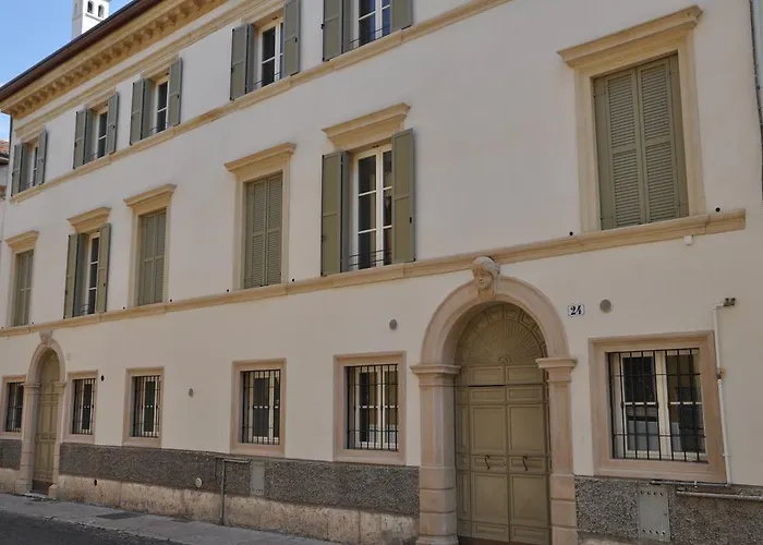 Verona White Lodge
