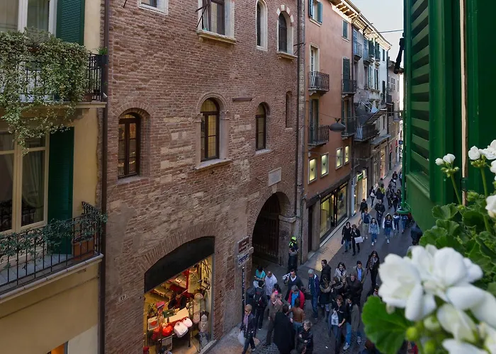 Incantevole residenza difronte a casa Giulietta - Domus Verona