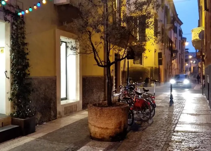 Marconi Rooms Loggia delle Erbe Verona